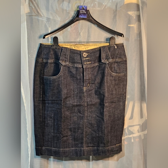 #071 One 5 One Midi Denim Skirt. Dark Wash. Size Medium. - Picture 1 of 6